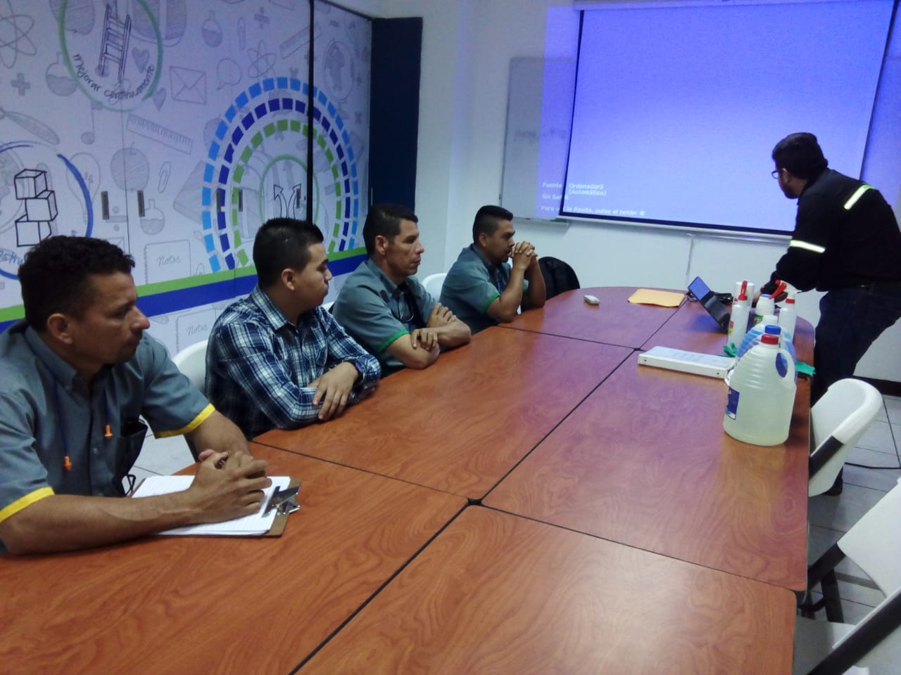 Capacitación de operadores de montacargas en centro técnico Praind